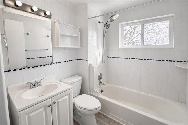 Building Photo - 39 Bishop Dr