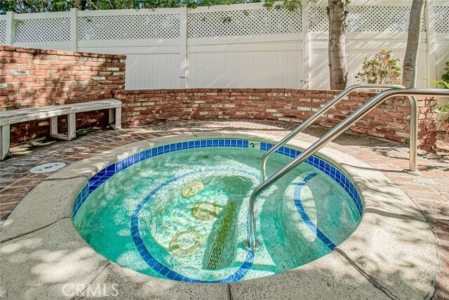 Building Photo - 4950 Louise Ave