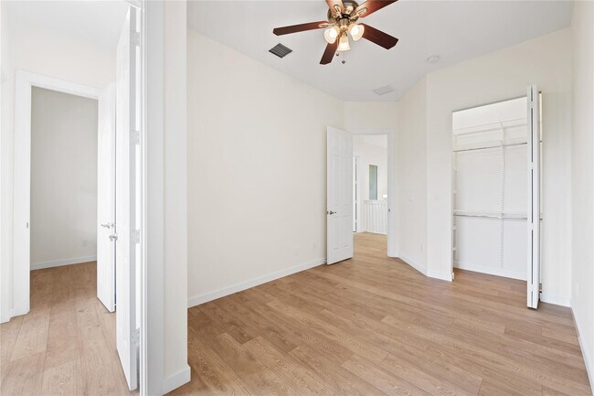 Building Photo - 1430 SW 4th Ave