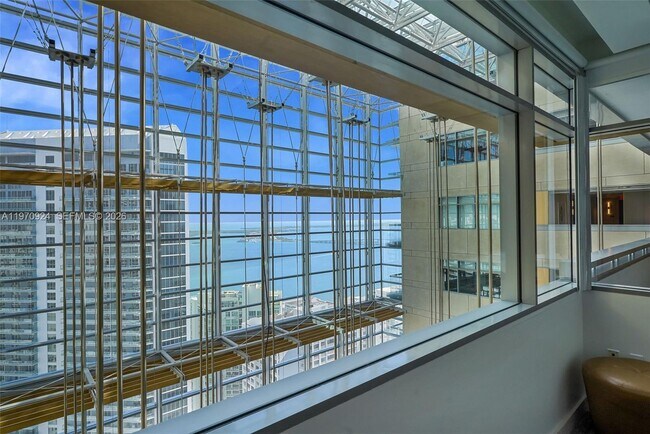 Building Photo - 1395 Brickell Ave