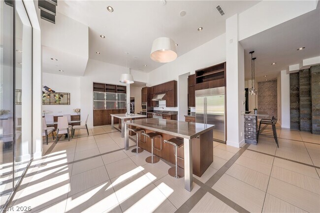 Building Photo - 1501 Foothills Village Dr