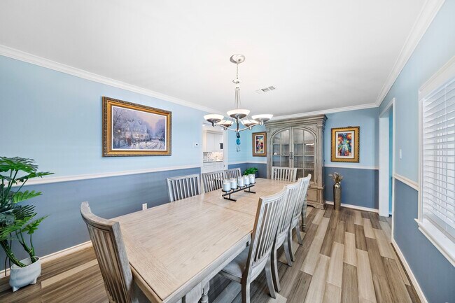 Building Photo - 2913 Beluche Dr
