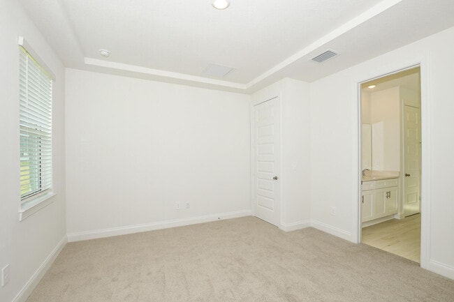 Building Photo - 6312 Cloverdale Ave