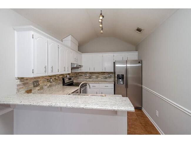 Building Photo - 3568 Crawfordville Dr