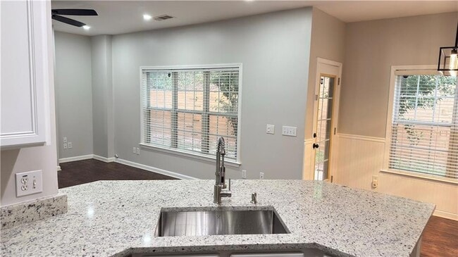 Building Photo - 2855 Stonehenge Ct
