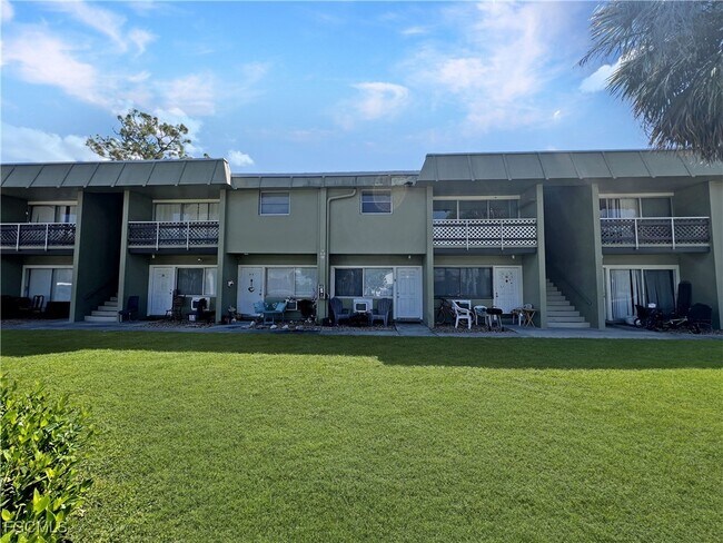 Building Photo - 1852 Golf View Ave