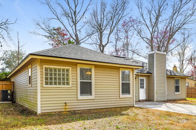 Building Photo - 548 Edward Rutledge St