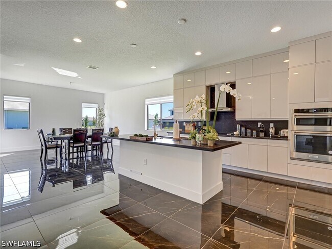 Building Photo - 5126 Panella Ave