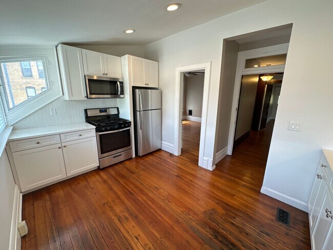 Building Photo - 1186 Neil Ave