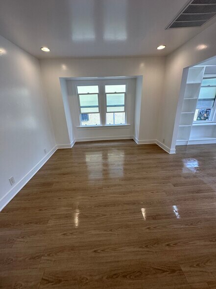 Building Photo - 552 Brooks Ave