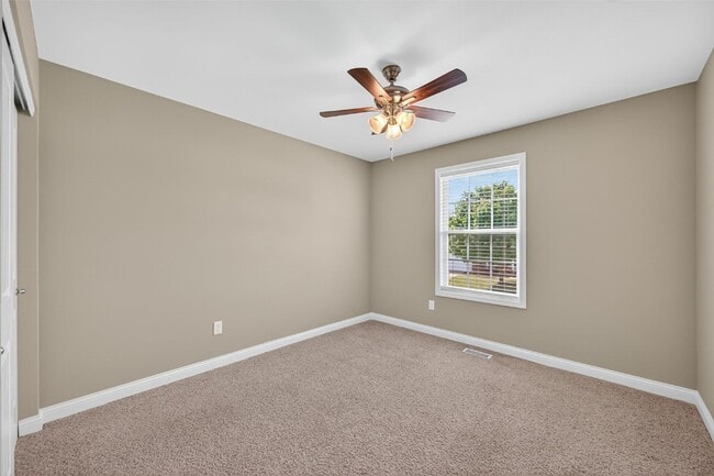 Building Photo - 303 Shadow Trace Dr