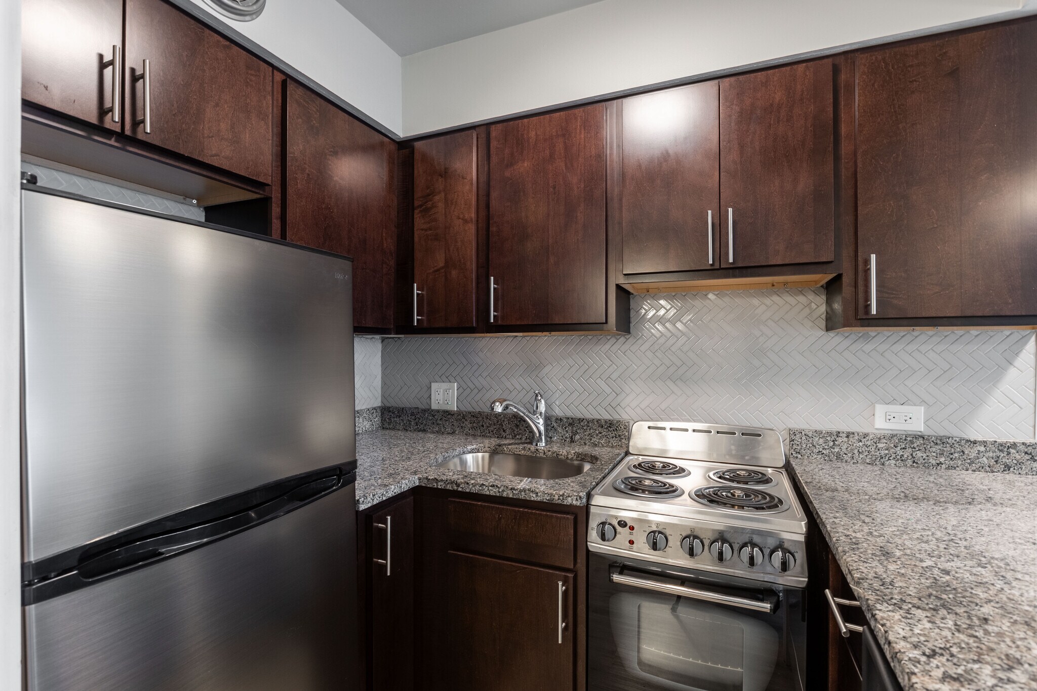 Building Photo - 1214 N La Salle Dr