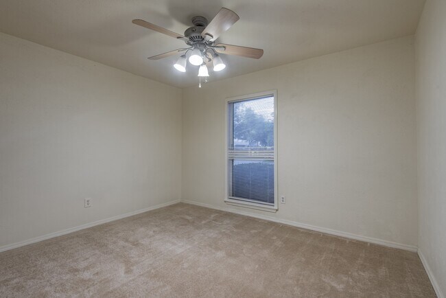 Building Photo - 5139 Sprey Dr