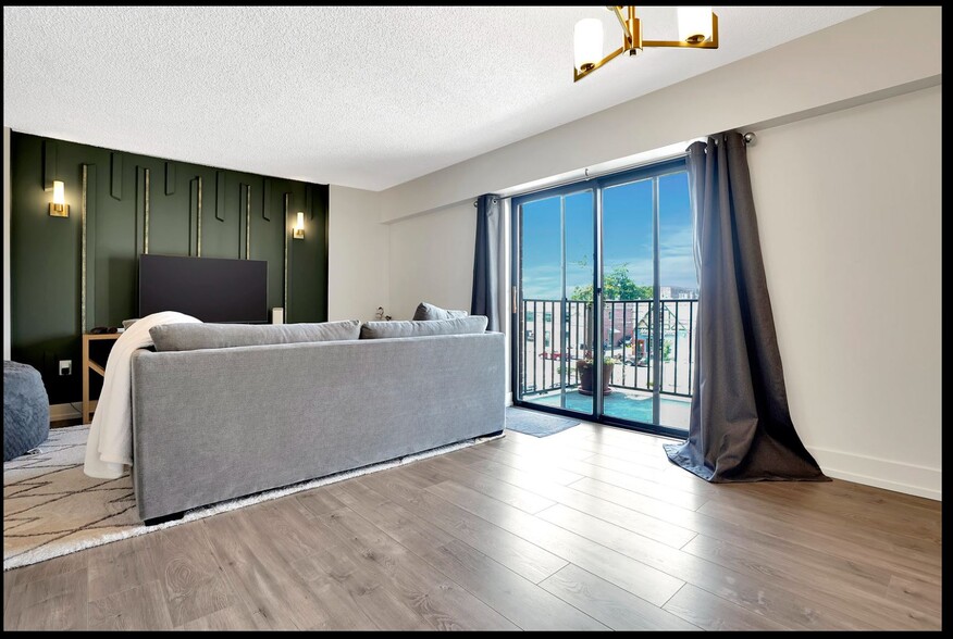 Building Photo - 10 N Wood Ave