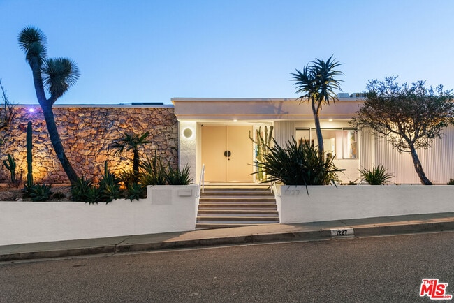 Building Photo - 1227 Tellem Dr