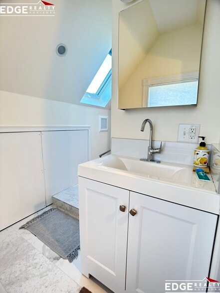 Building Photo - 29 Hopedale St