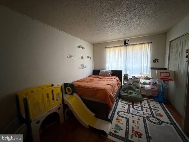 Building Photo - 5 Chamberlin Ct