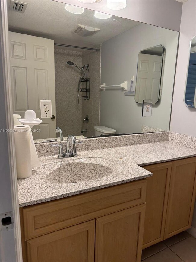 Building Photo - 910 SW Airoso Blvd