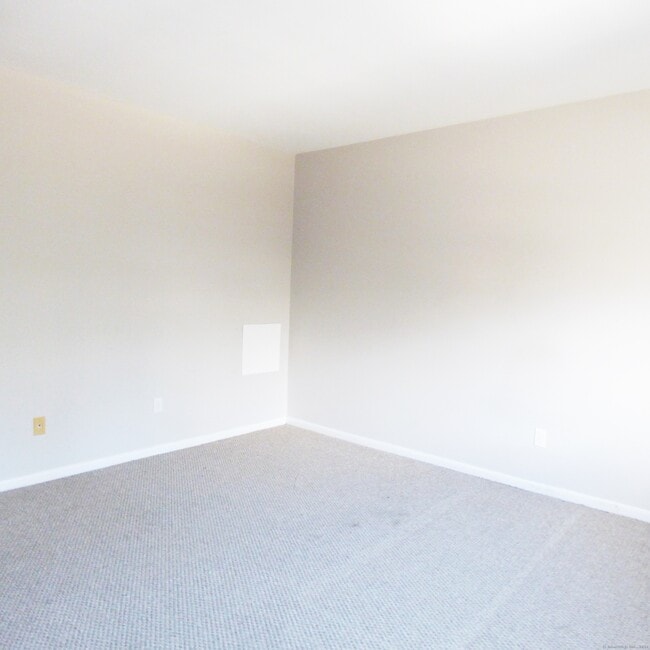 Building Photo - 62 Lindstrom Rd