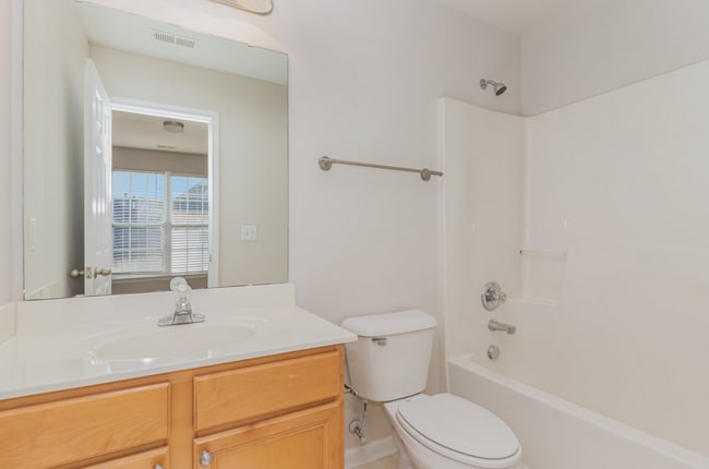 Building Photo - **Available in March!** 3 Level Townhome with Garage in Brier Creek