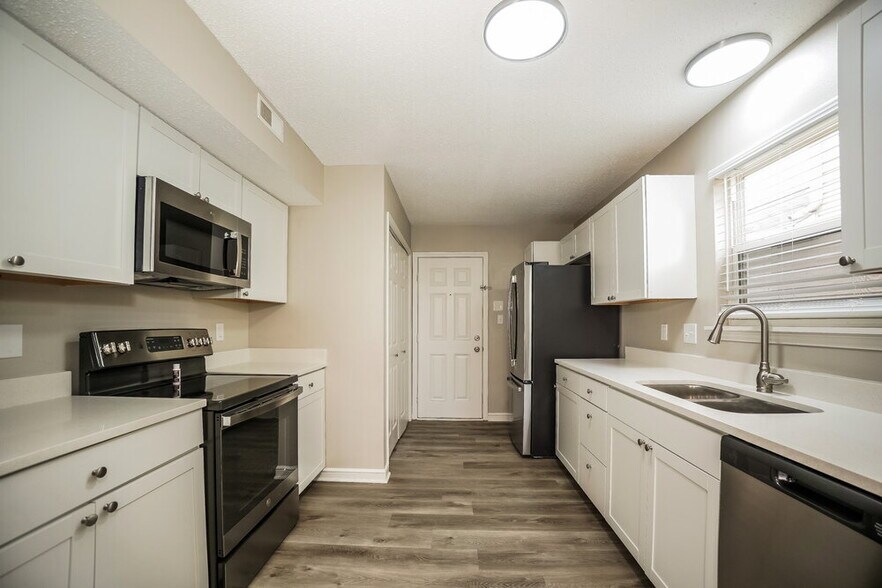 Building Photo - 3926 Candle Berry Dr