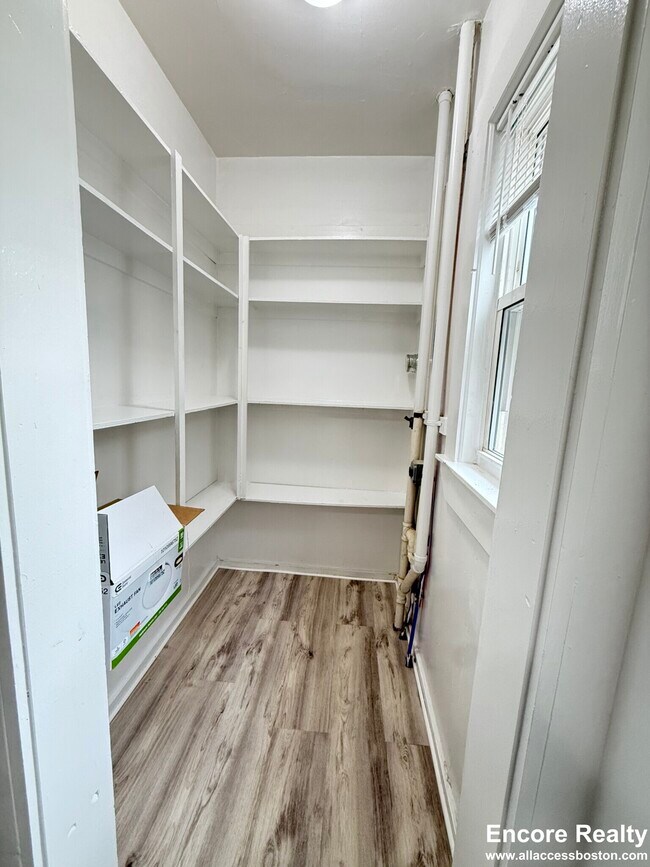 Building Photo - 6 Bowdoin Park