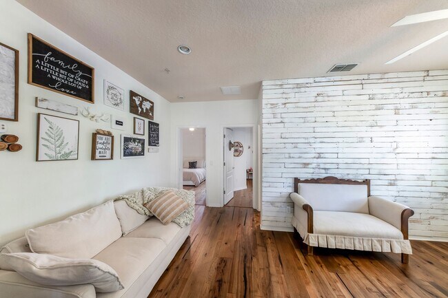 Building Photo - Baldwin Park Beauty! 3 bed/2.5 bath Pool H...