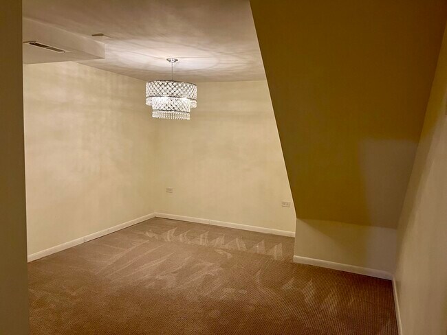 Building Photo - 275 Hickory Ln