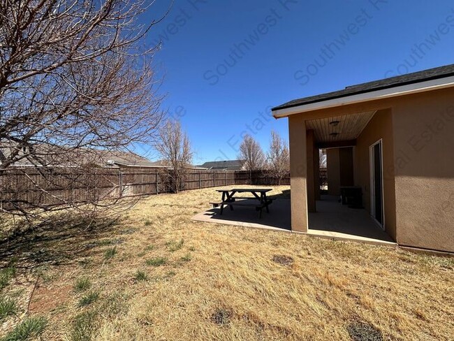 Building Photo - Beautiful 3 bedroom 2 bath