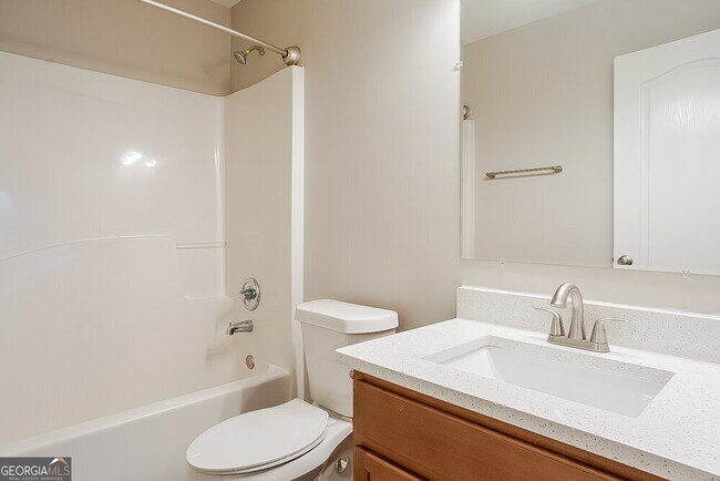 Building Photo - 657 Amberwood Dr