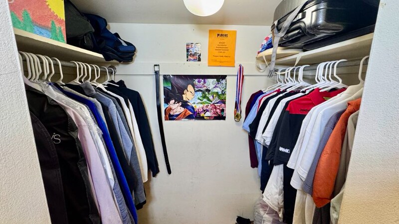 Building Photo - 1368 W Evergreen Ave