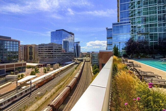 Building Photo - INCREDIBLE Riverfront Park Condo- 1BD/1BA ...