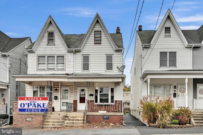 Building Photo - 523 W Oak St