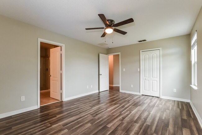 Building Photo - 123 Prairie Falcon Dr