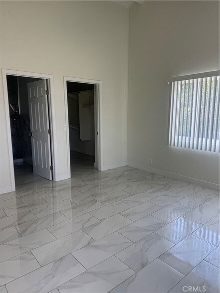 Building Photo - 7127 White Oak Ave