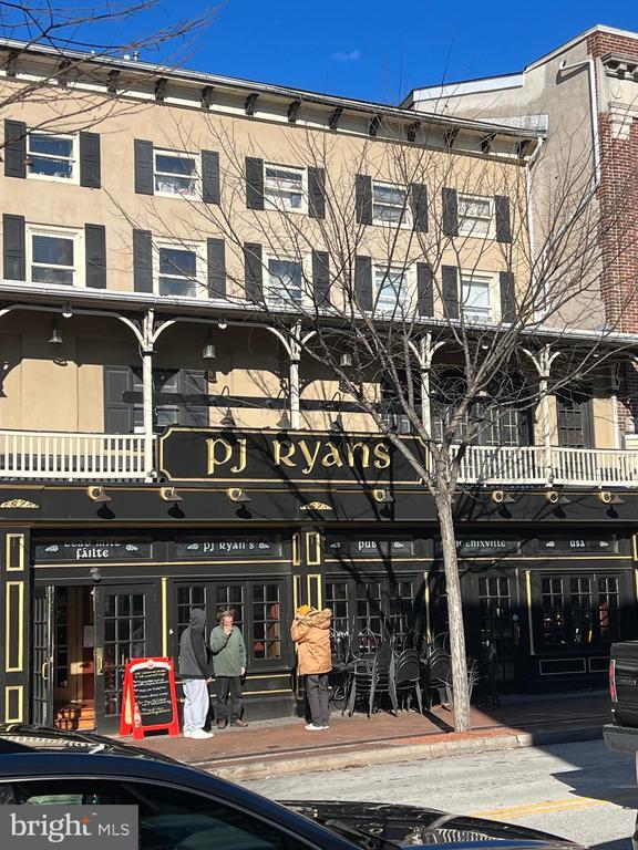 Building Photo - 316 Bridge St