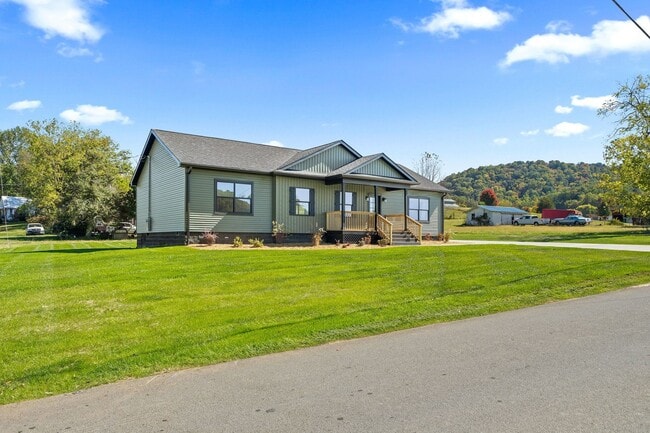 Building Photo - Modern Mountain Living Minutes from the Watauga River!