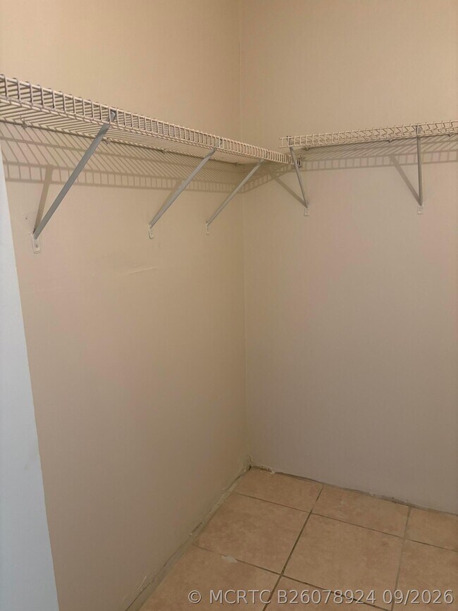 Building Photo - 318 Meadows Cir