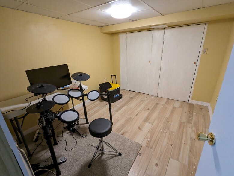 Basement - 5535 Centre Ave