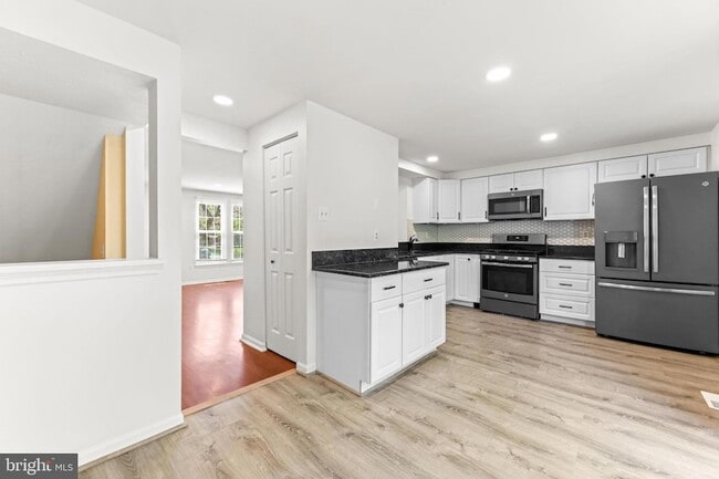 Building Photo - 1246 Seminole Dr