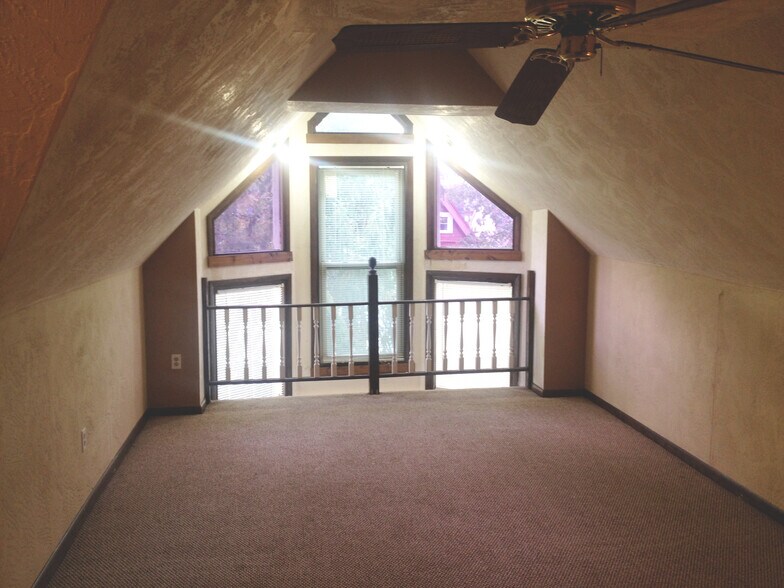 Bedroom #1 - 721 Ivy St