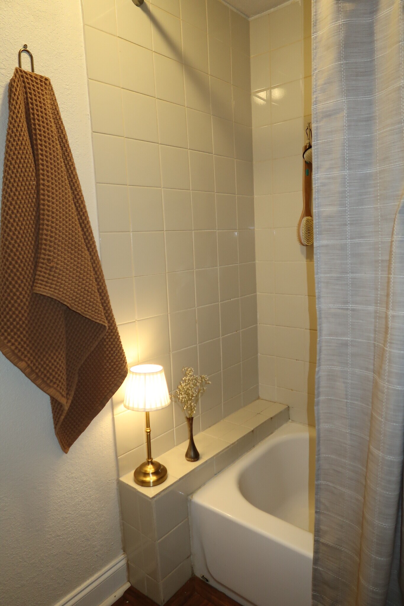 Building Photo - 11002 Lakeside Dr