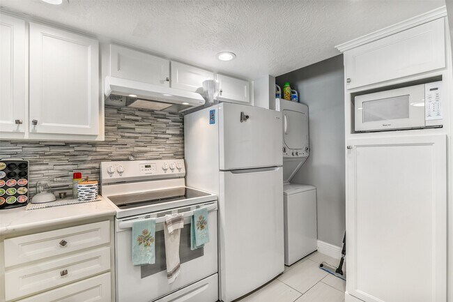 Building Photo - 7310 Seawall Blvd