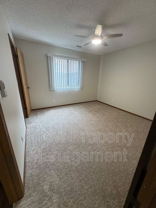 Building Photo - 924 Garfield St