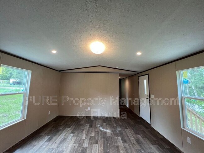 Building Photo - 16364 SE 57th St