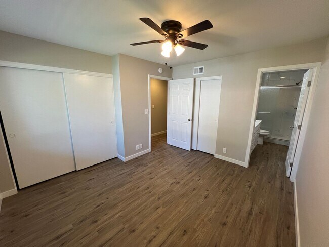 Building Photo - Single Story 3 Bedroom Ventura Condo *Totally updated* with GARAGE!