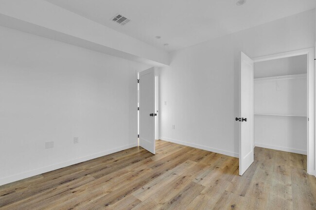 Building Photo - 1734 Carmona Ave