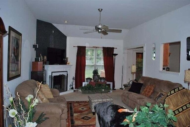 Building Photo - 581 Forest Hill Dr