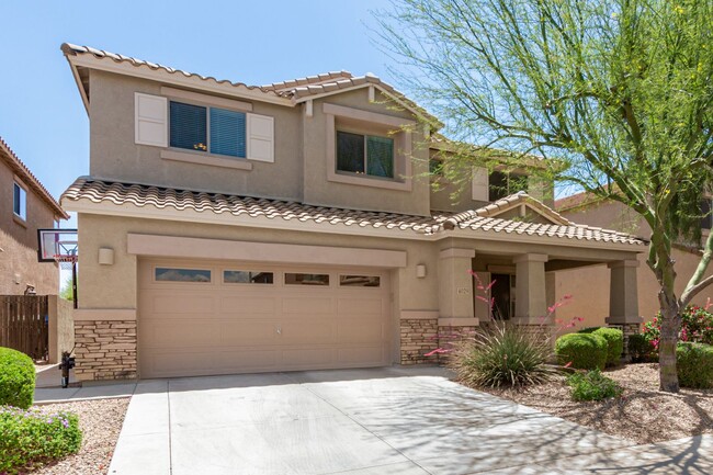 Building Photo - Beautiful Large 5 Bedroom Home In Desert R...