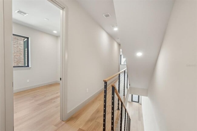 Building Photo - 1412 S Moody Ave